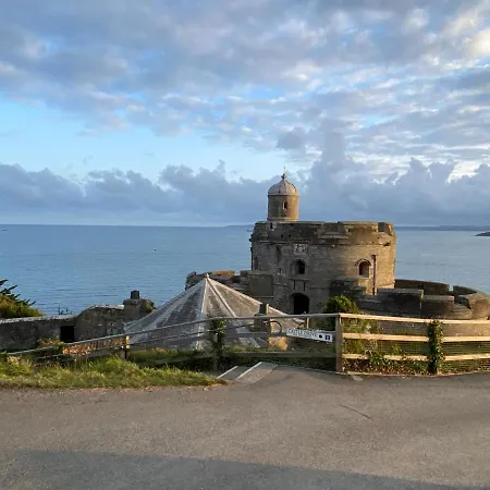 5 Seaview Private Parking * Saint Mawes