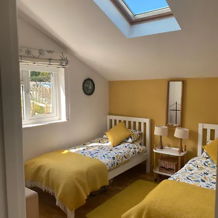 5 Seaview Private Parking * Saint Mawes